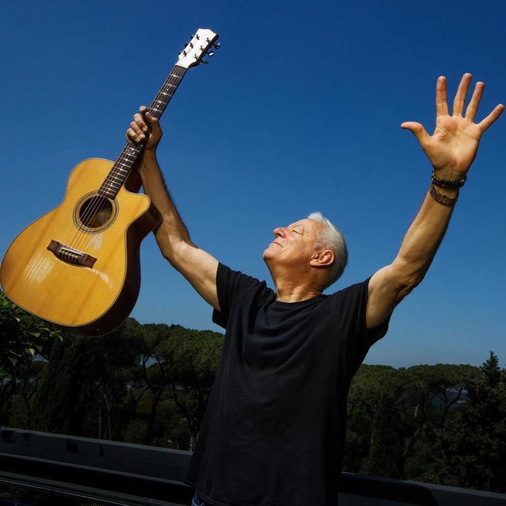 Tommy Emmanuel, guitariste australien, sur scène